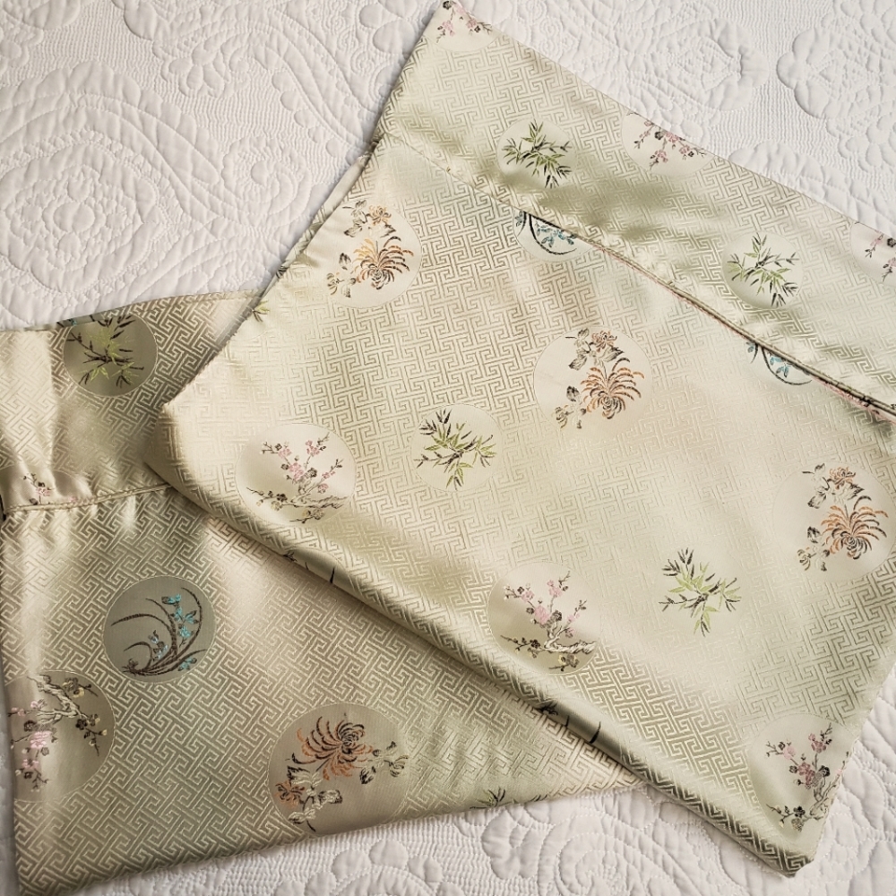Pair of pillow slip/shams.